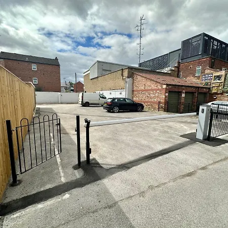 Апартаменты Fountain No 2 With Free Parking *